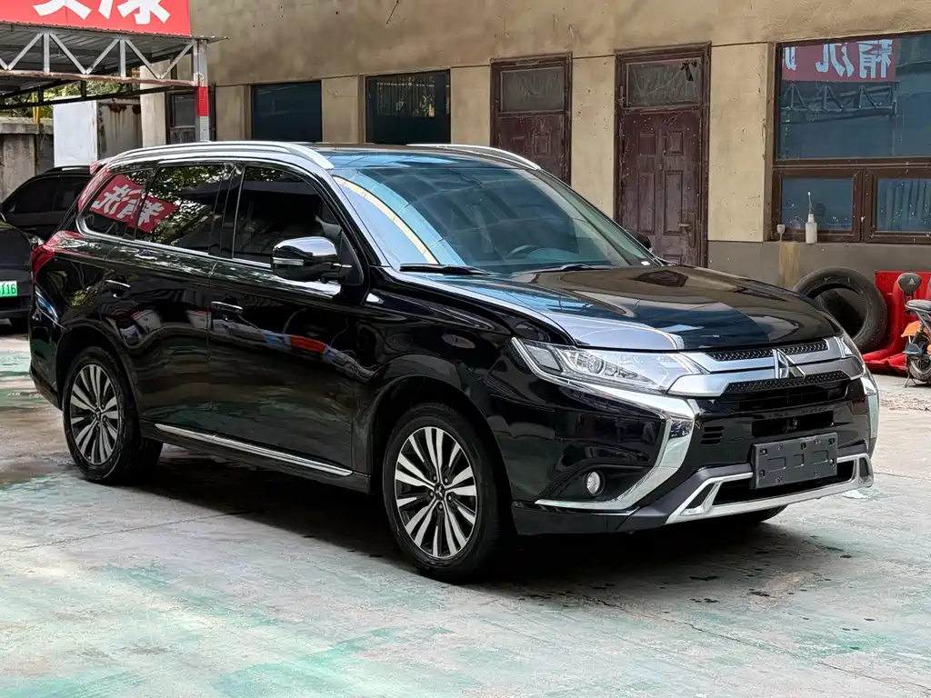 Mitsubishi Outlander — миниатюра 2