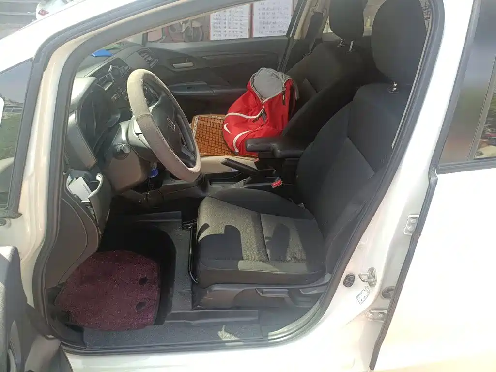 Honda Fit — миниатюра 8