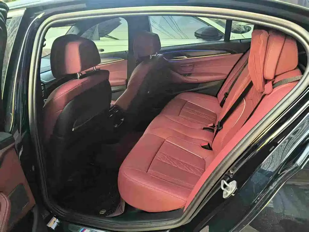 BMW 5 Series — миниатюра 6