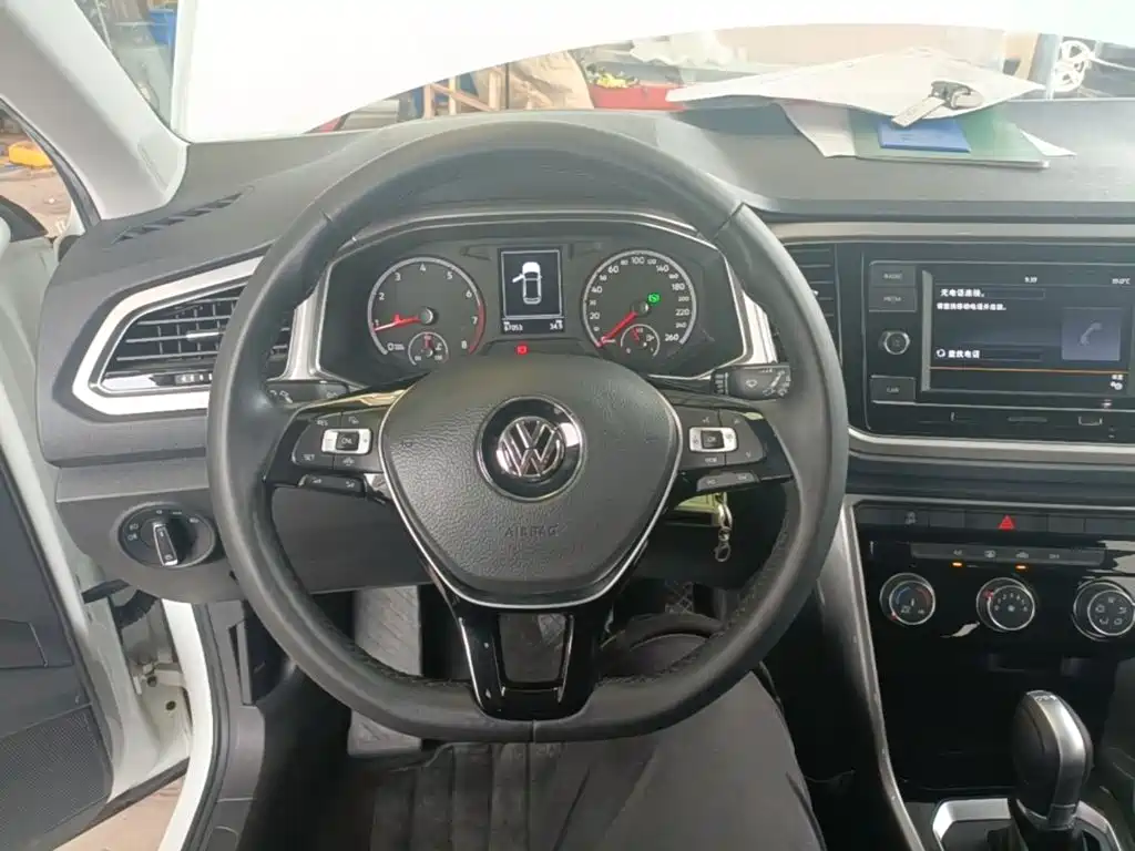 Volkswagen T-Roc — миниатюра 11