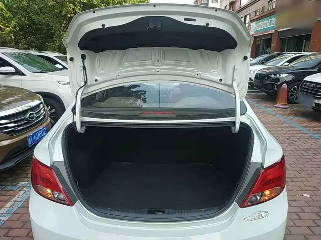 Hyundai Verna — миниатюра 19