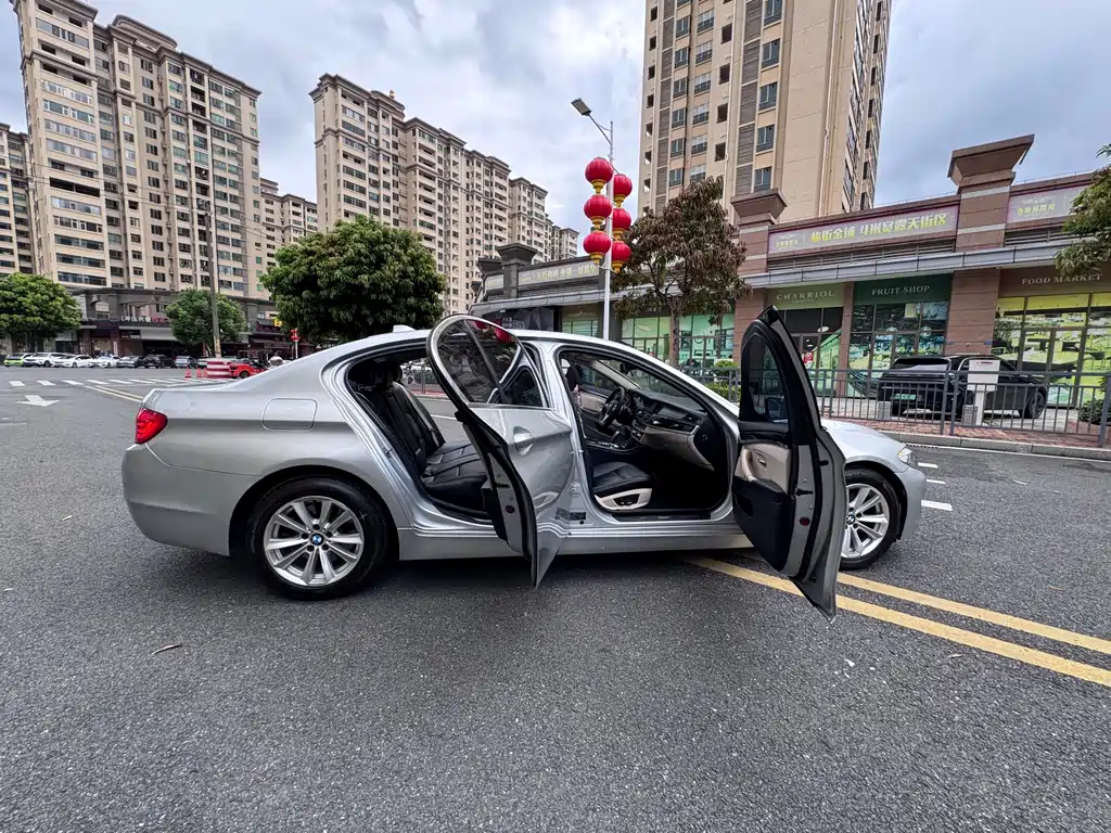 BMW 5 Series — миниатюра 20