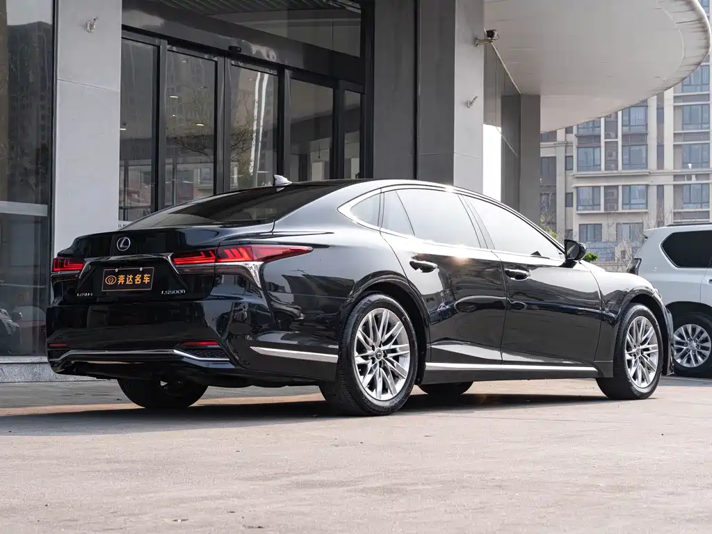 Lexus LS — миниатюра 3