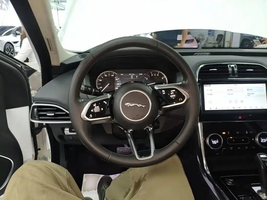 Jaguar XEL — миниатюра 11