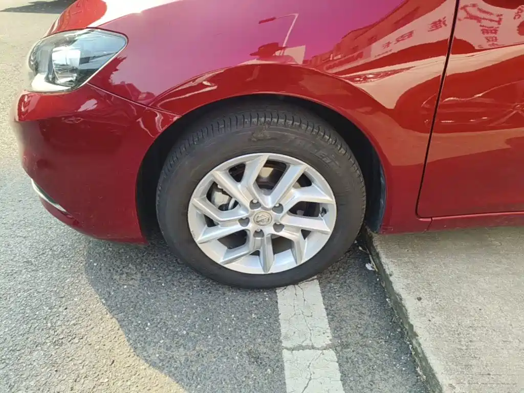 Nissan Tiida — миниатюра 23