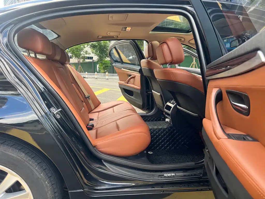 BMW 5 Series — миниатюра 14
