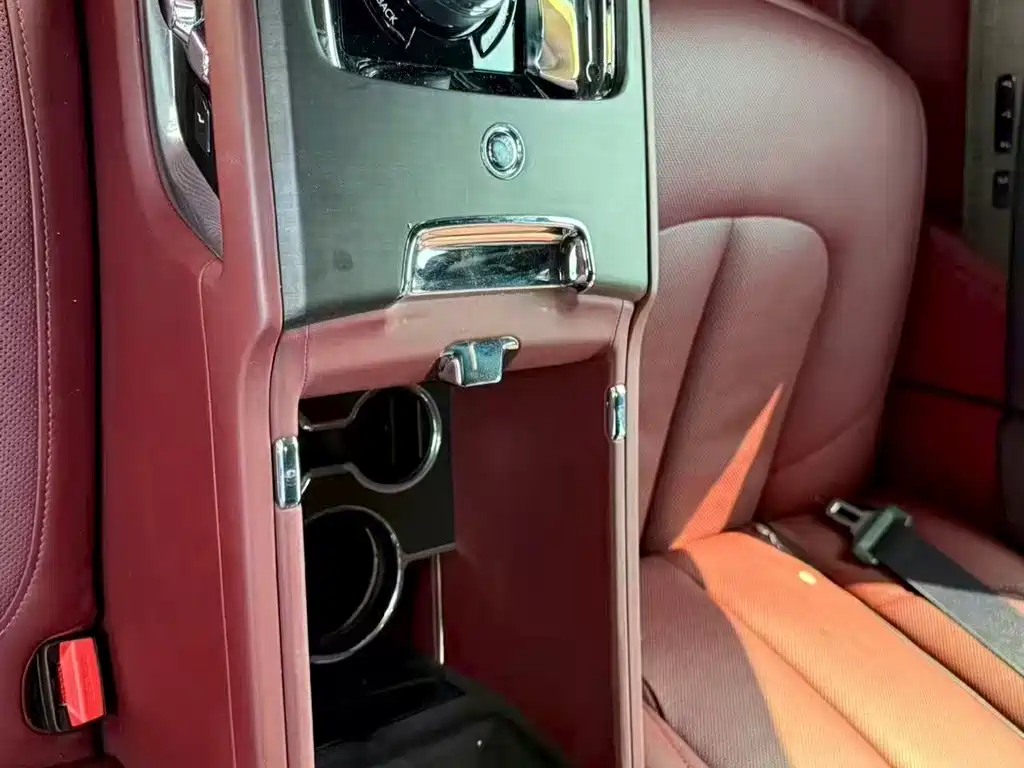 Rolls-Royce Cullinan 2018 мест