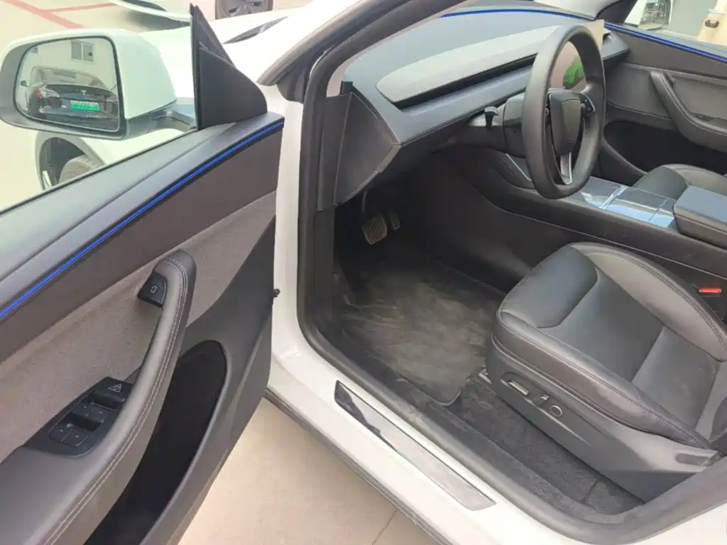 Tesla Model Y — миниатюра 16