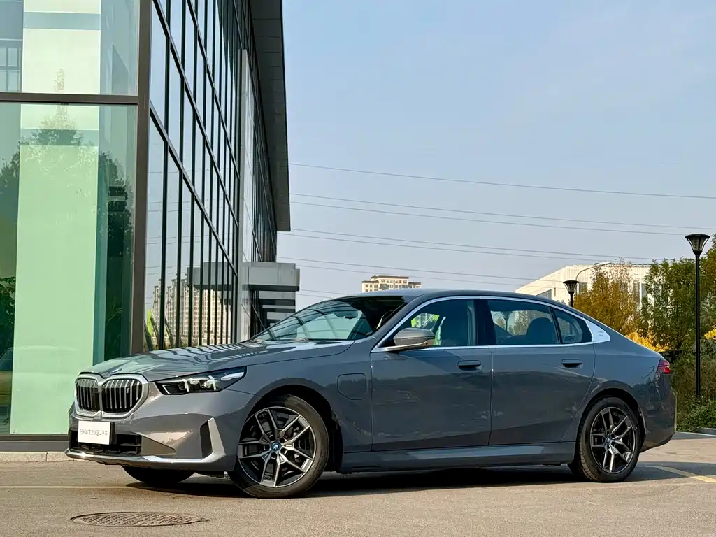 BMW I5