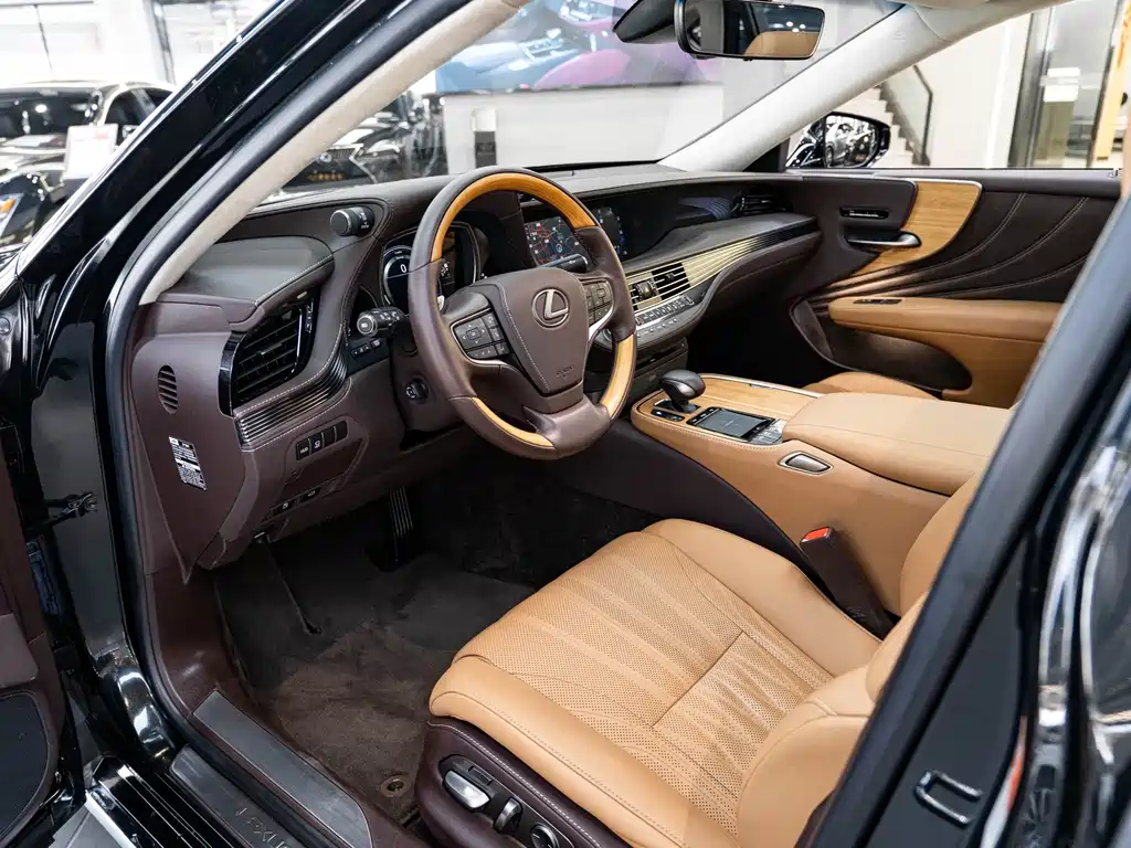 Lexus LS — миниатюра 9