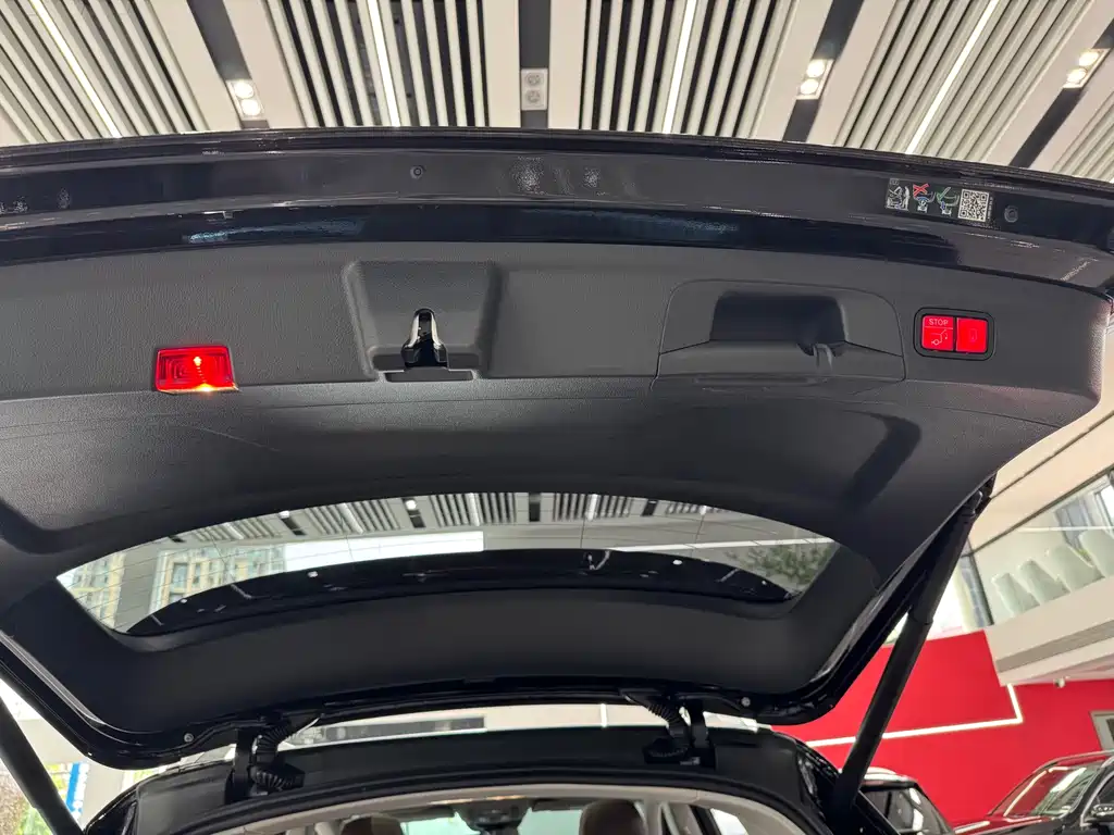 Mercedes-Benz GLE (Import) — миниатюра 21