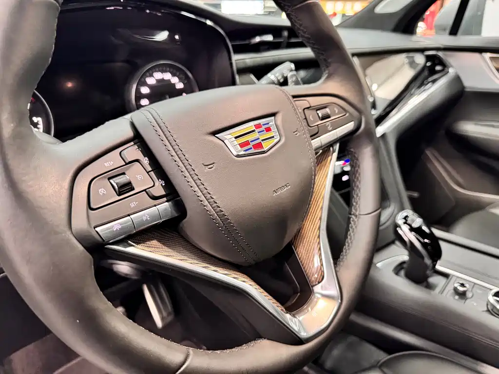 Cadillac XT6 — миниатюра 12