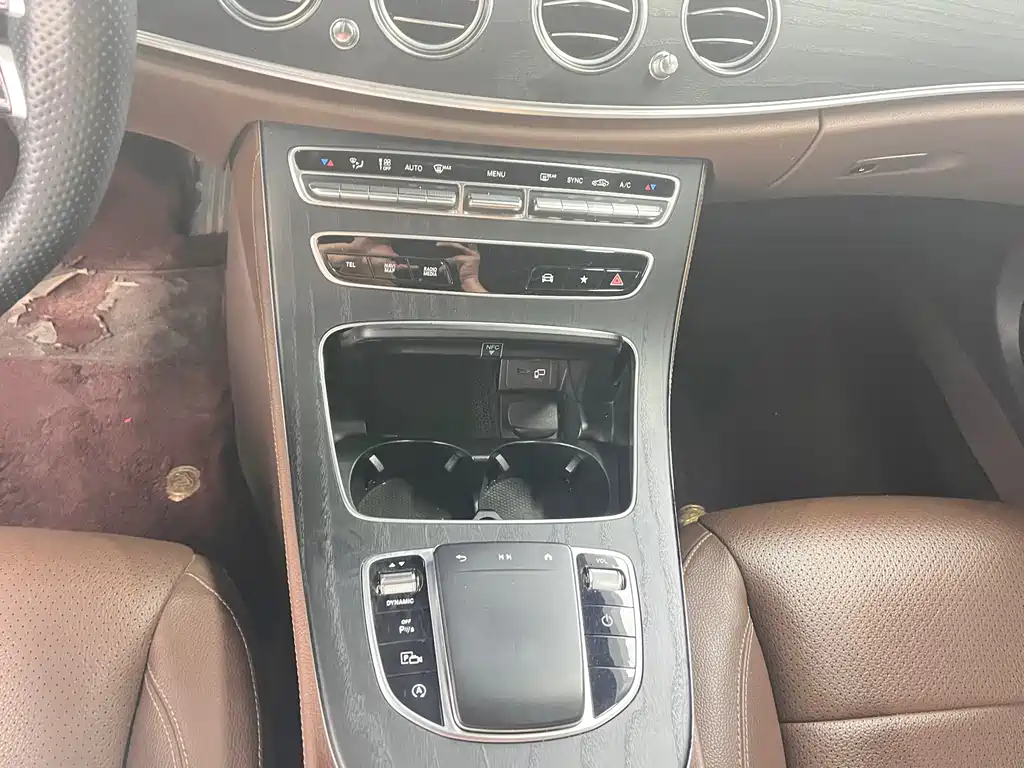 Mercedes-Benz E-Class — миниатюра 8