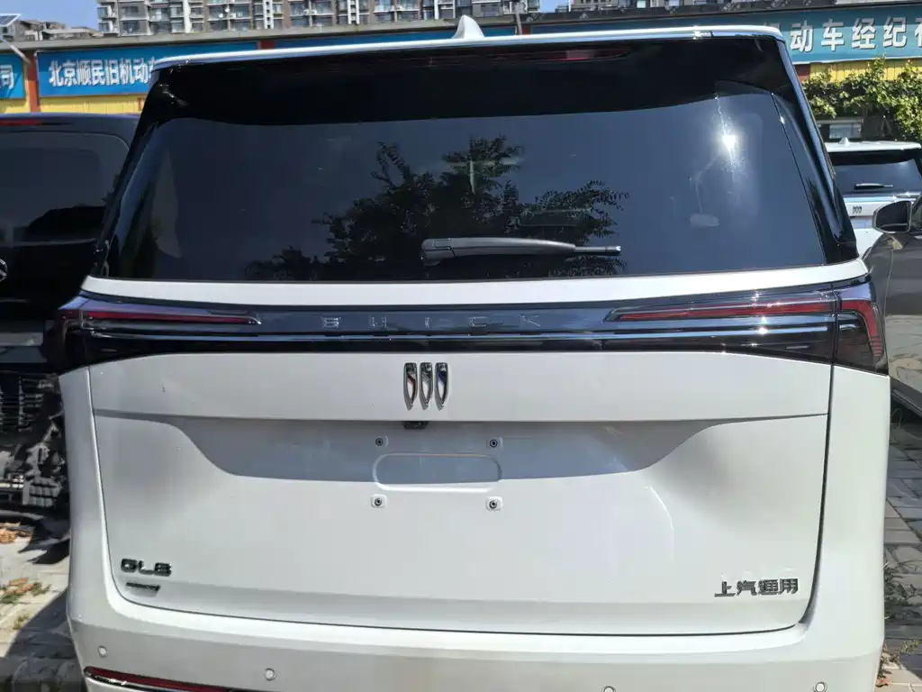 Buick GL8 Hybrid — миниатюра 3