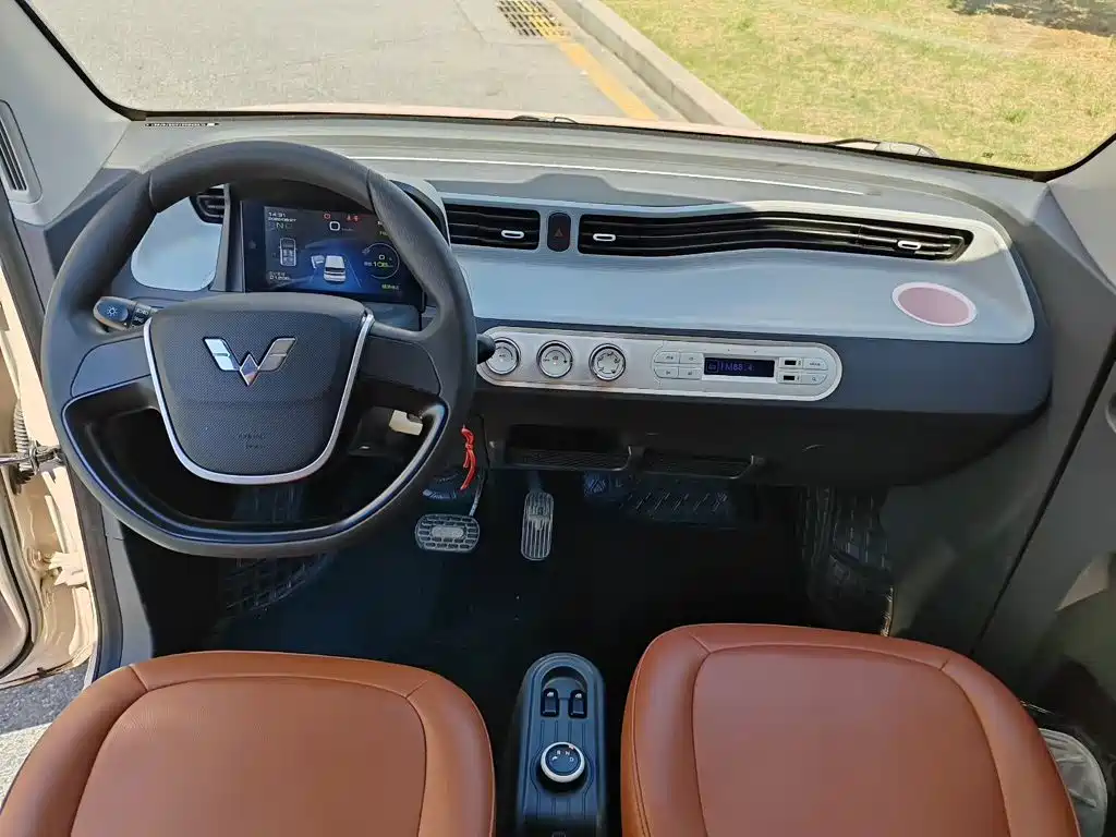Wuling MINIEV — миниатюра 10