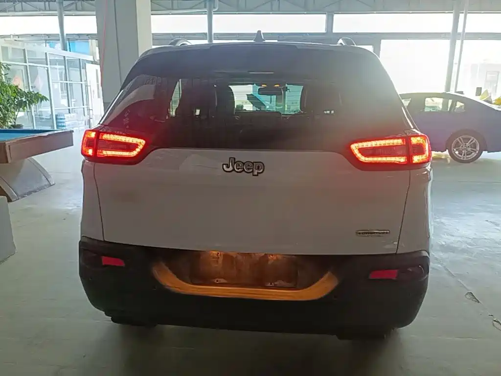 Jeep Cherokee — миниатюра 6