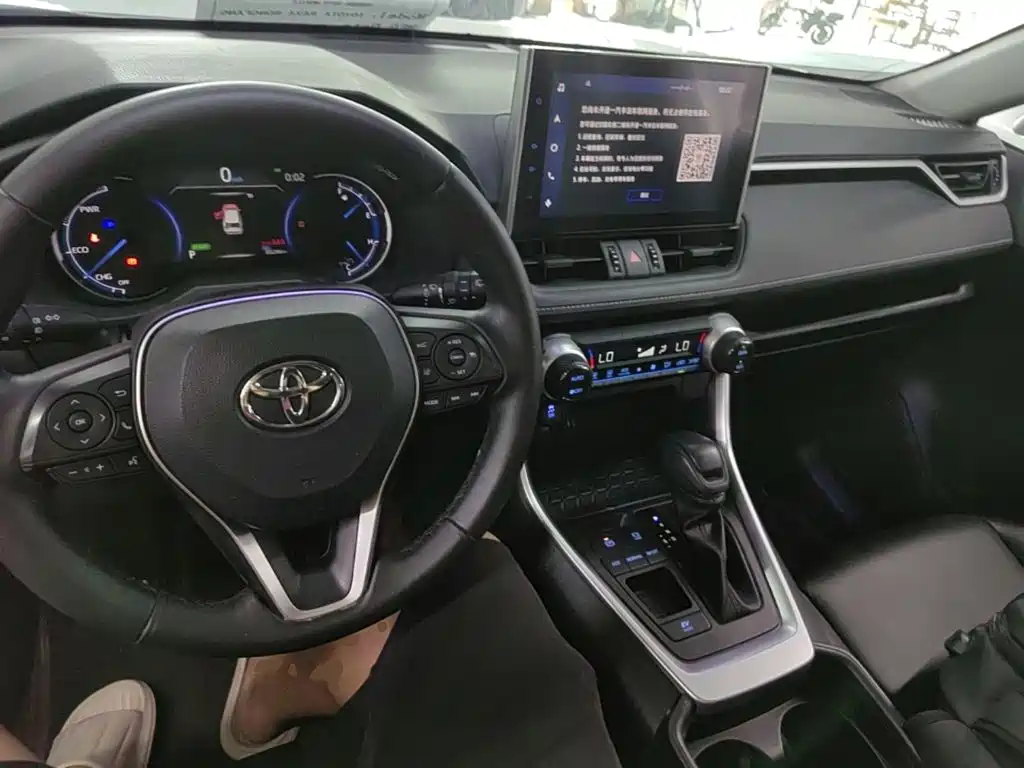 Toyota RAV4 — миниатюра 10