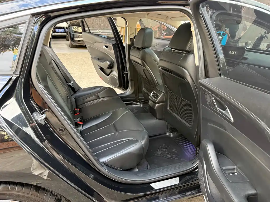 Hongqi Hongqi H5 — миниатюра 7