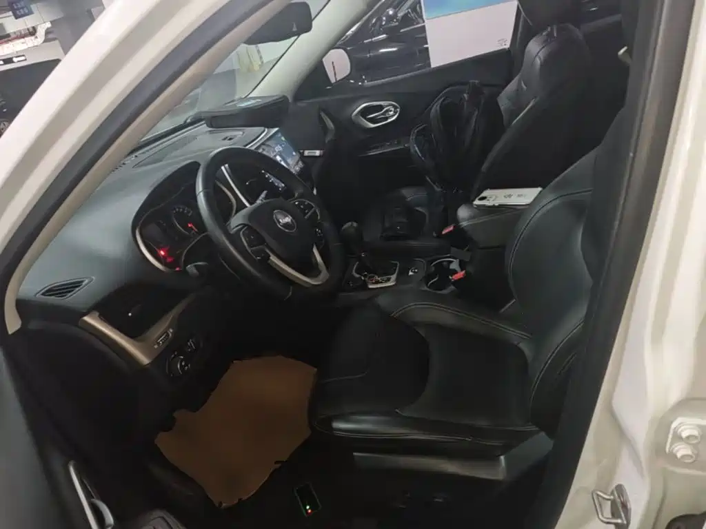 Jeep Cherokee — миниатюра 15