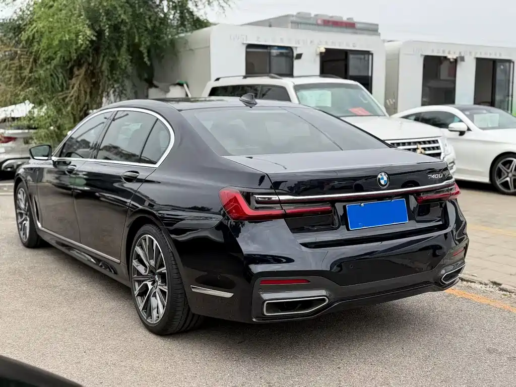 BMW 7 Series — миниатюра 4