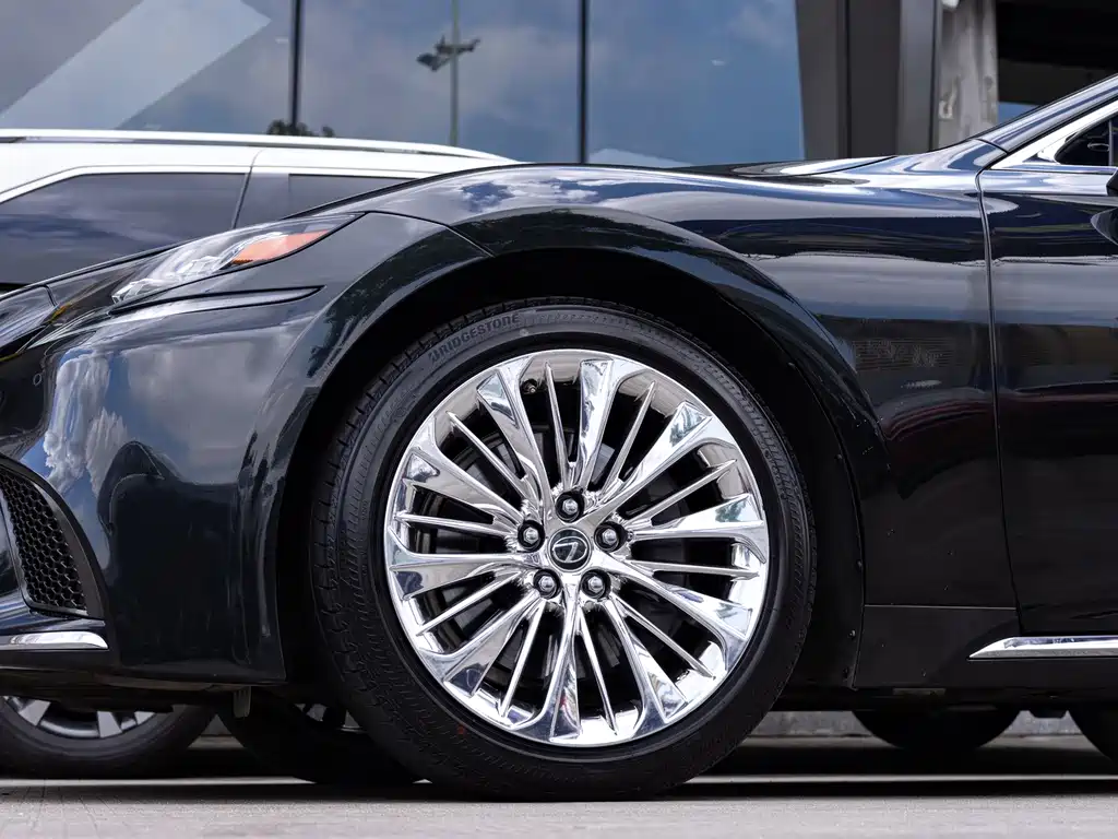 Lexus LS — миниатюра 8