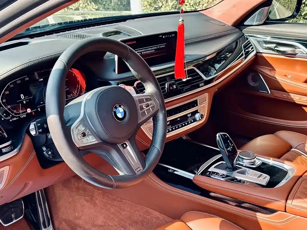 BMW 7 Series — миниатюра 5