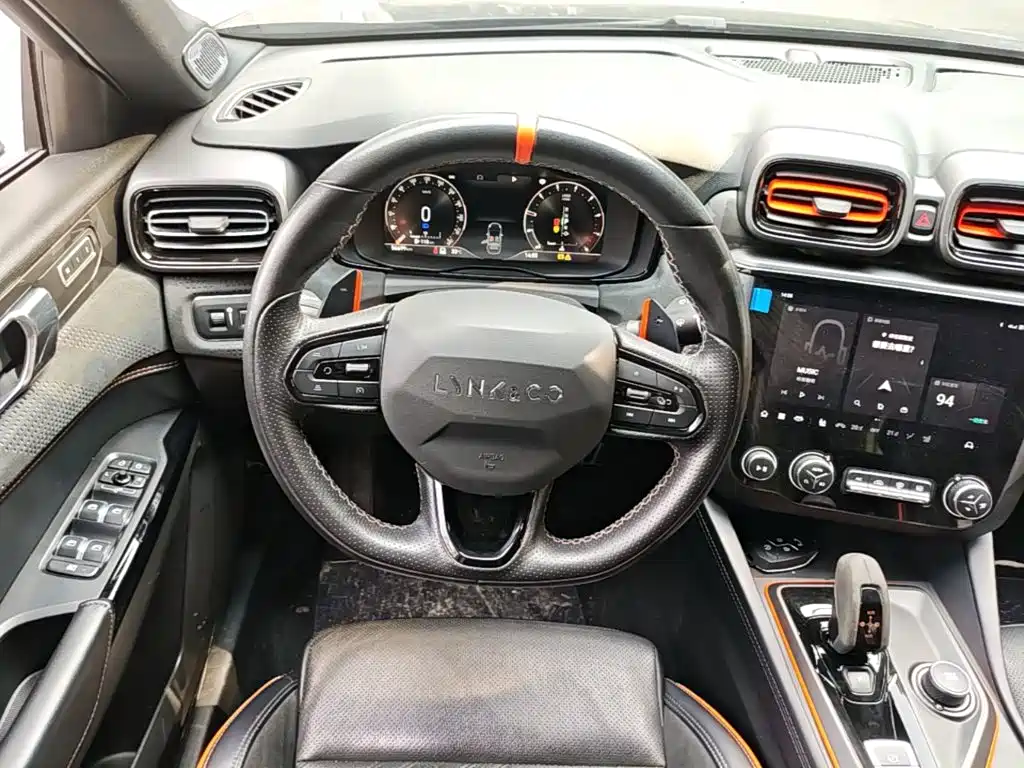 Lynk & Co 02 Hatchback — миниатюра 11