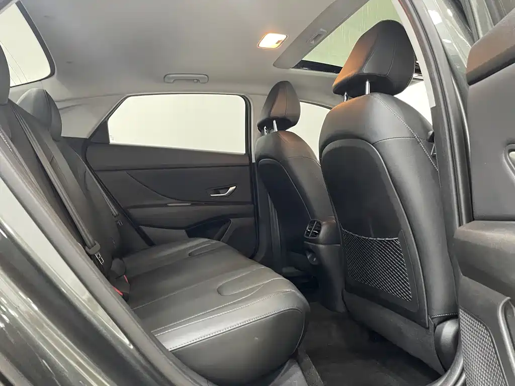 Hyundai Elantra — миниатюра 14