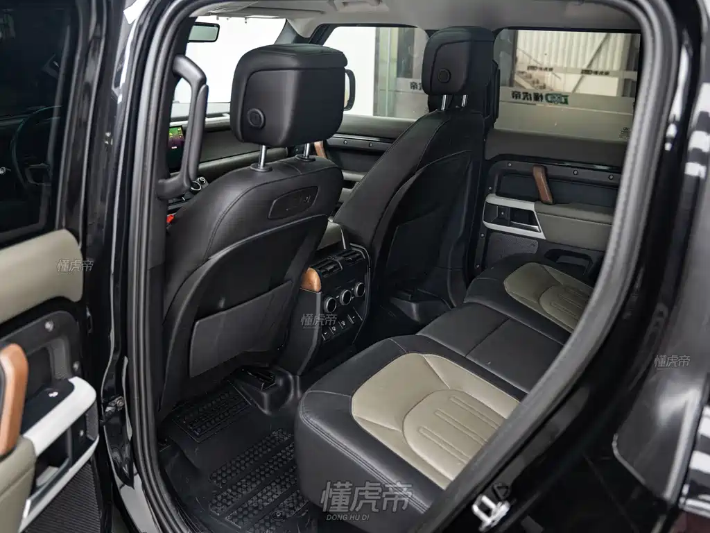 Land Rover Defender — миниатюра 12
