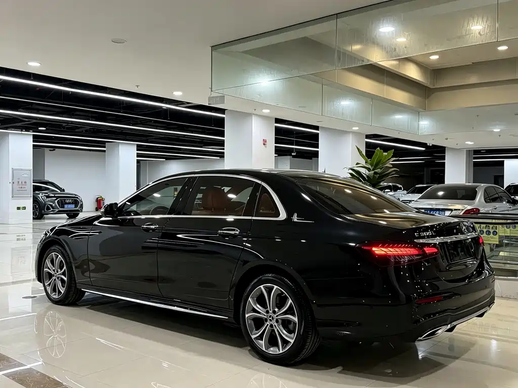 Mercedes-Benz E-Class — миниатюра 7