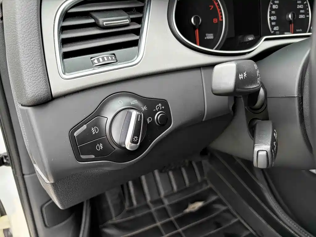 Audi A4L — миниатюра 10