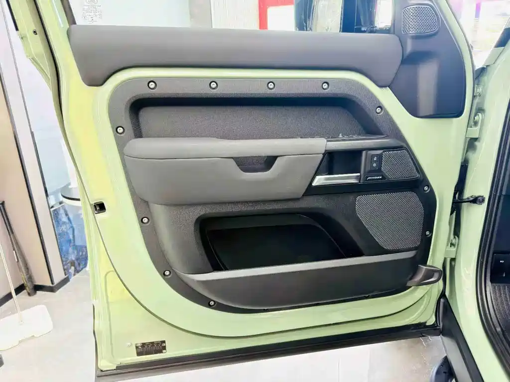 Land Rover Defender — миниатюра 6