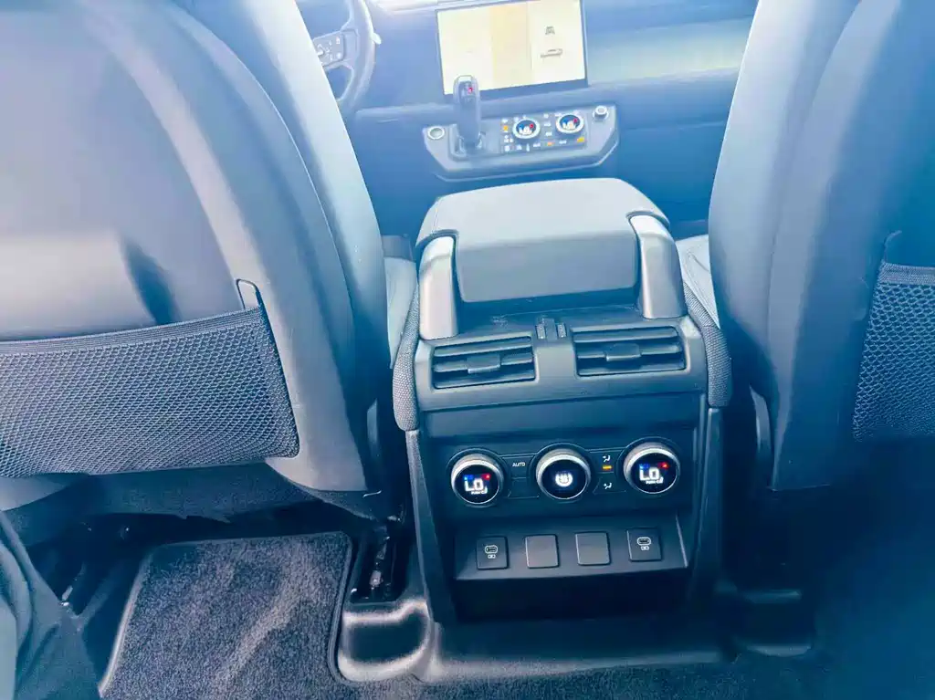 Land Rover Defender — миниатюра 18