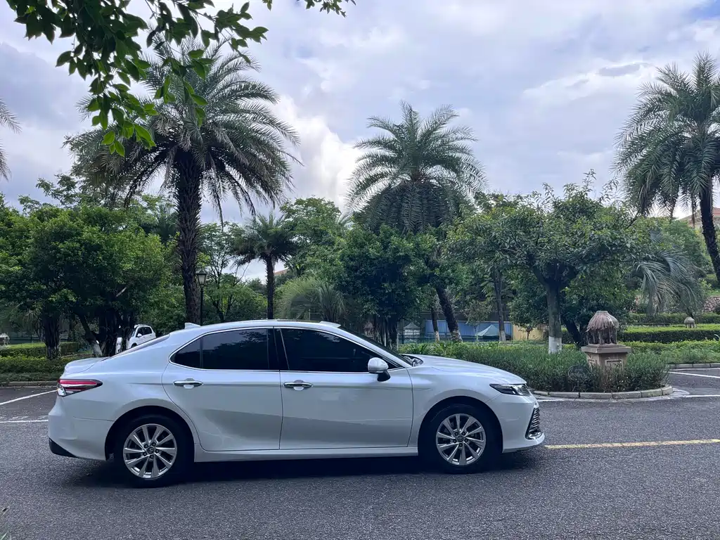 Toyota Camry — миниатюра 14