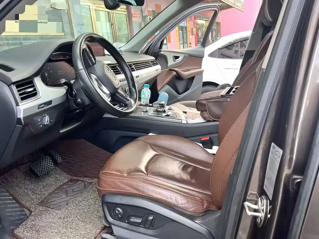 Audi Q7 — миниатюра 6