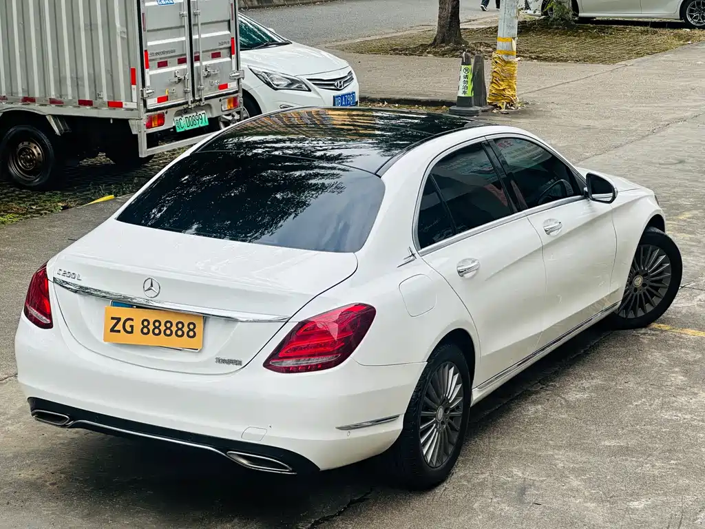 Mercedes-Benz C-Class — миниатюра 6