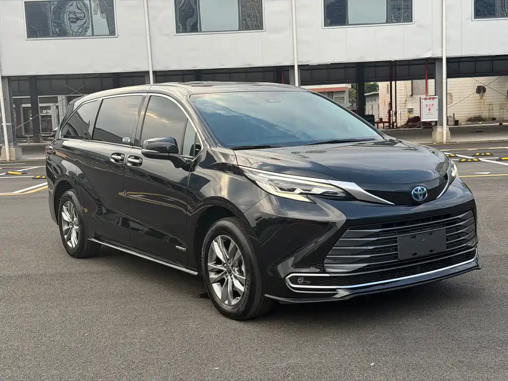 Toyota Sienna — миниатюра 3