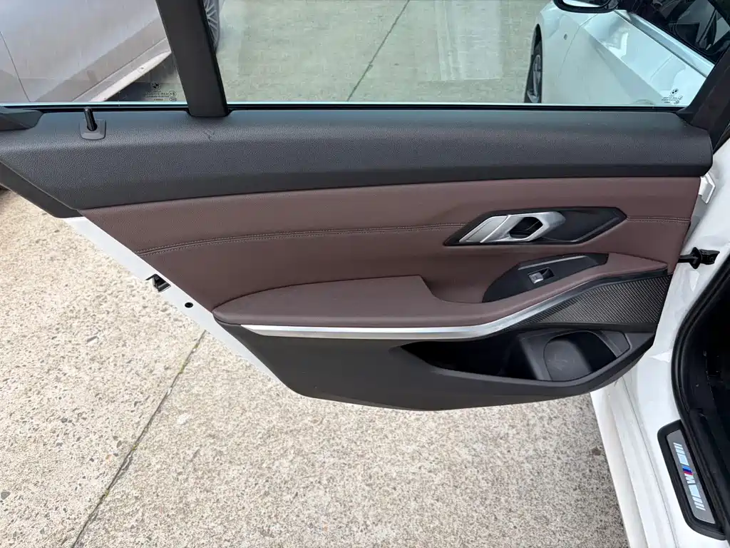 BMW 3 Series — миниатюра 17