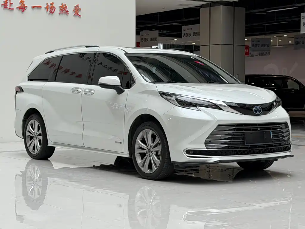 Toyota Sienna — миниатюра 3