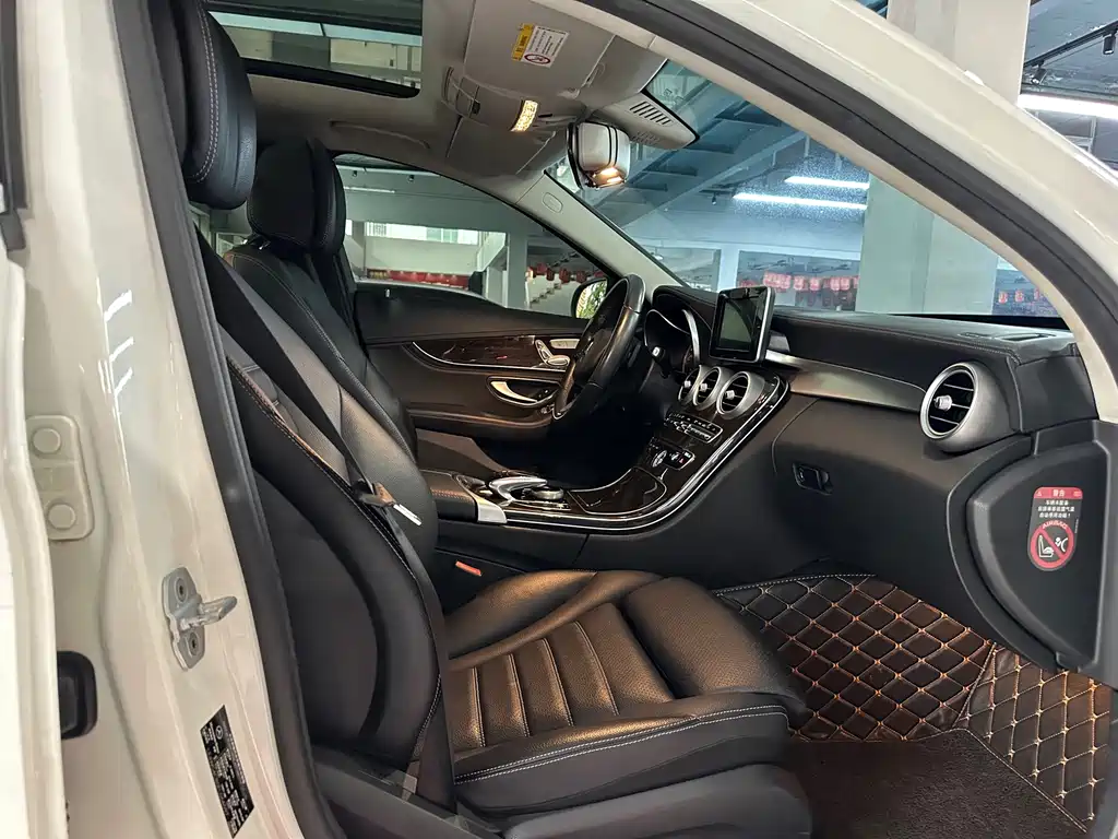 Mercedes-Benz C-Class — миниатюра 13