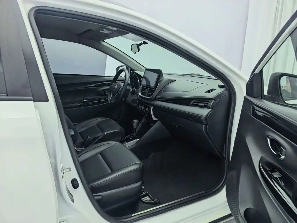 Toyota Yaris L — миниатюра 17