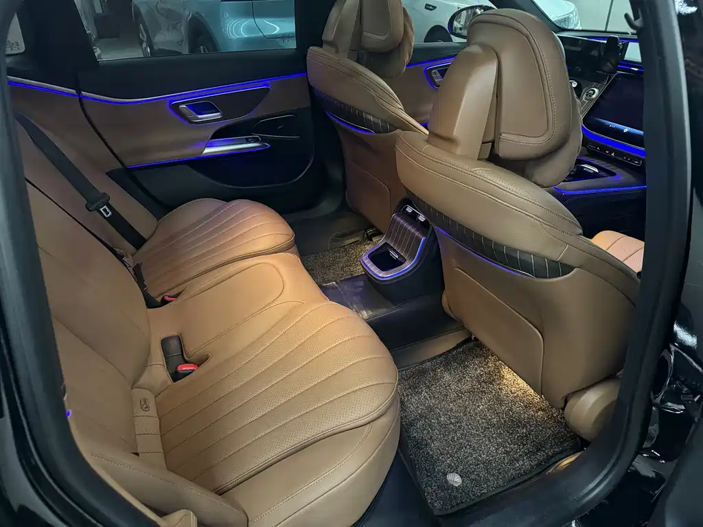Mercedes-Benz E-Class — миниатюра 10