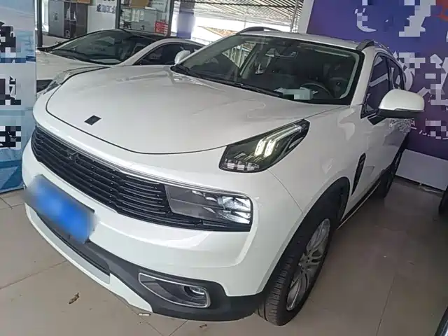 2019 Lynk & Co 01