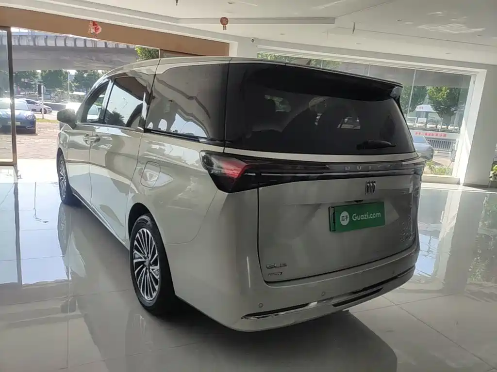 Buick GL8 Hybrid — миниатюра 5