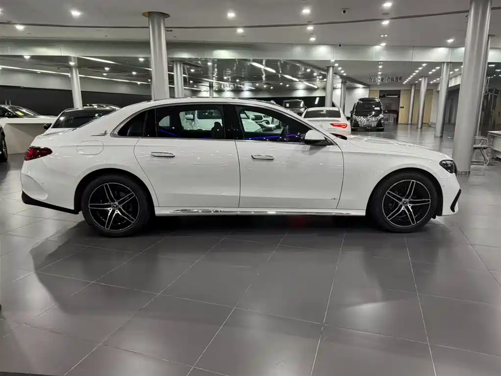 Mercedes-Benz E-Class — миниатюра 6