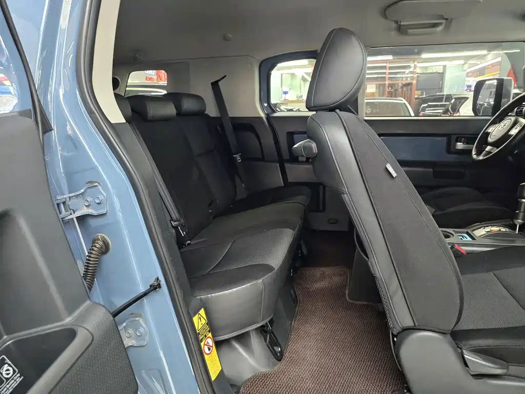 Toyota FJ Cruiser — миниатюра 17