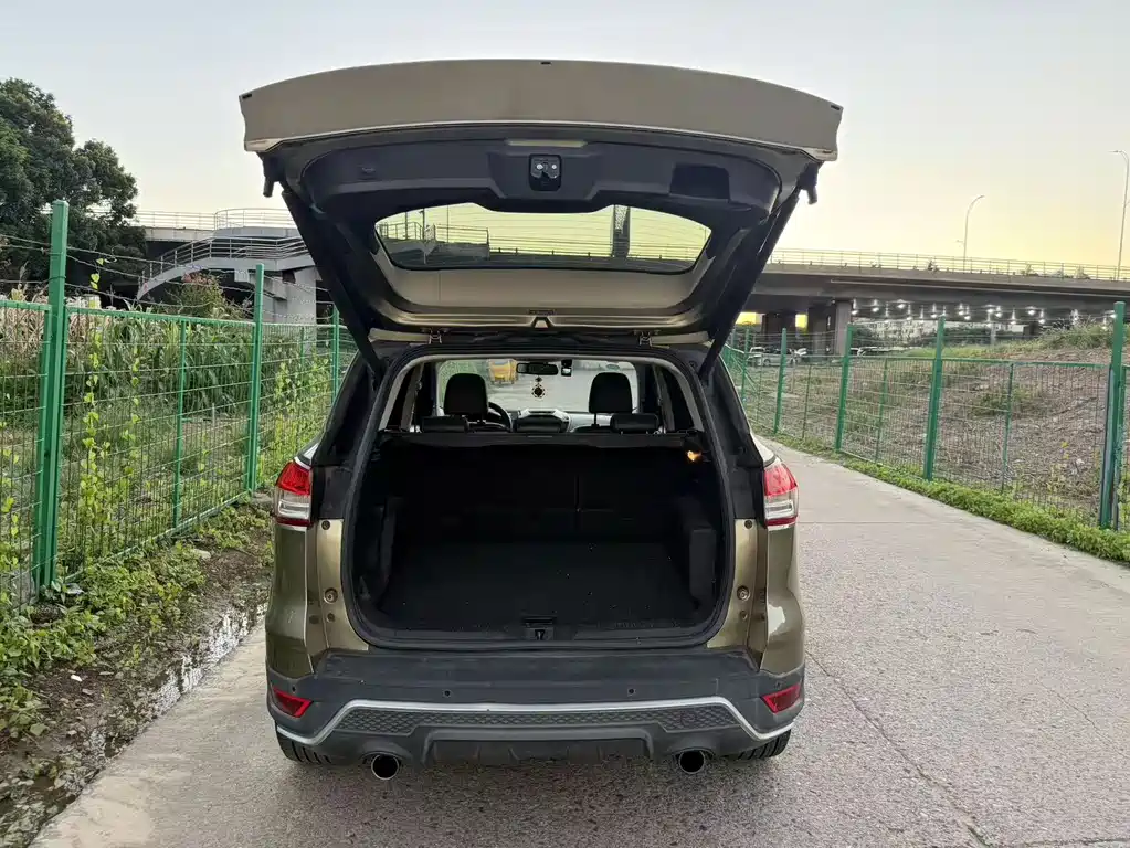 Ford Kuga — миниатюра 10