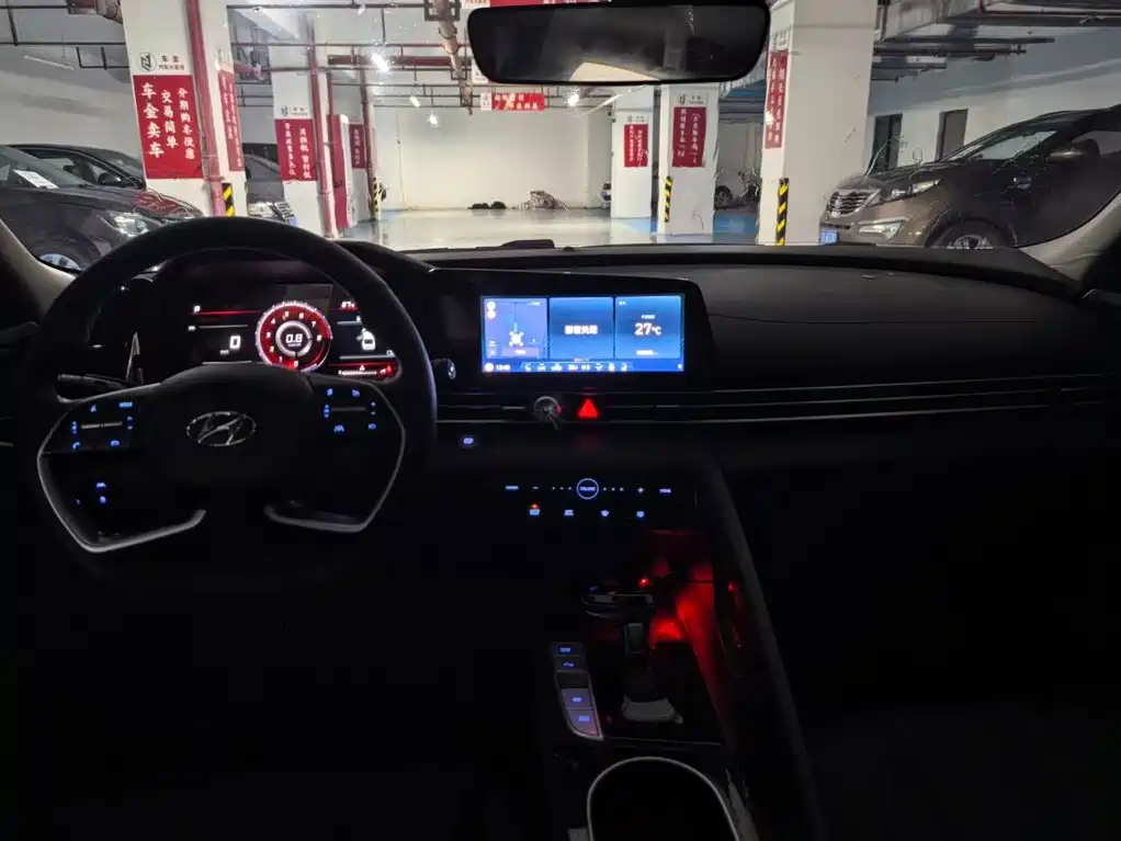 Hyundai Elantra — миниатюра 10