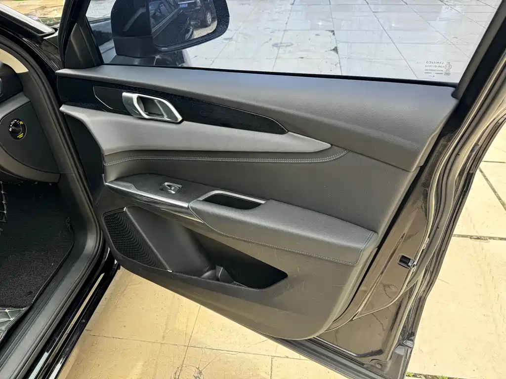 Lynk & Co 01 EM-P — миниатюра 15