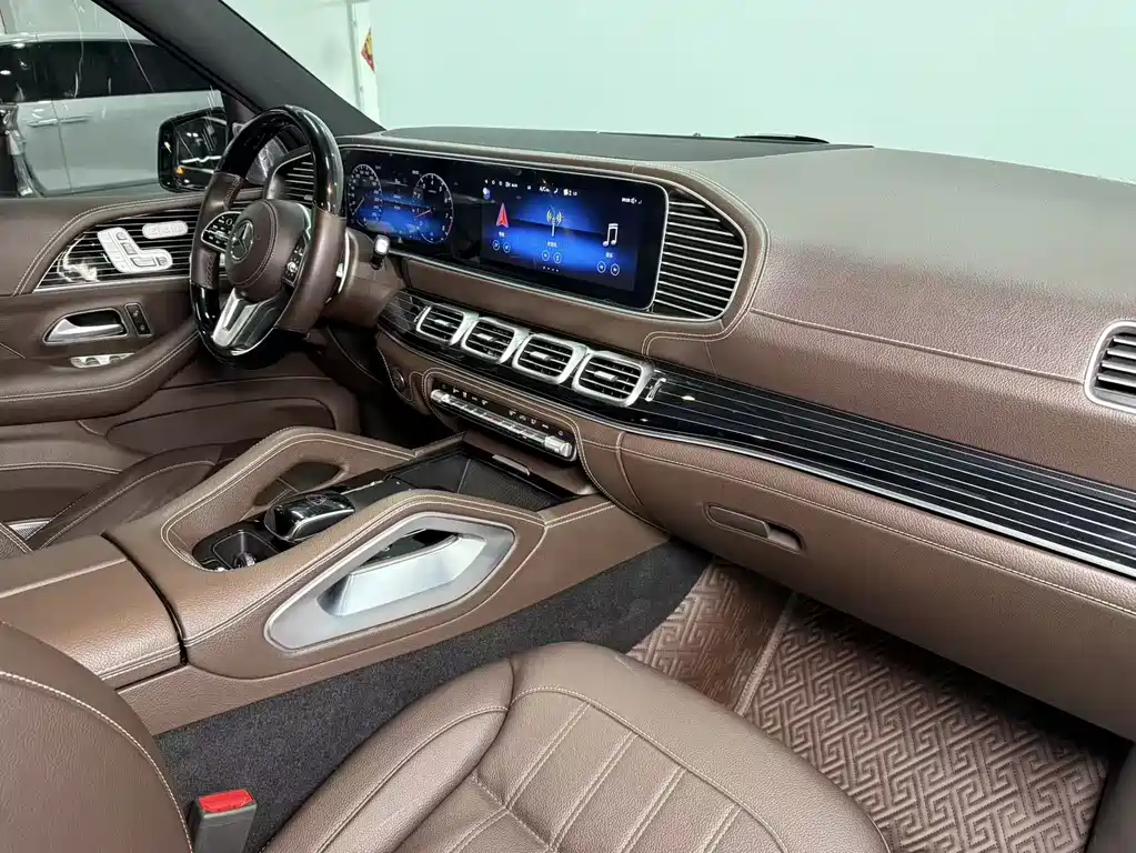 Mercedes-Benz GLS — миниатюра 11